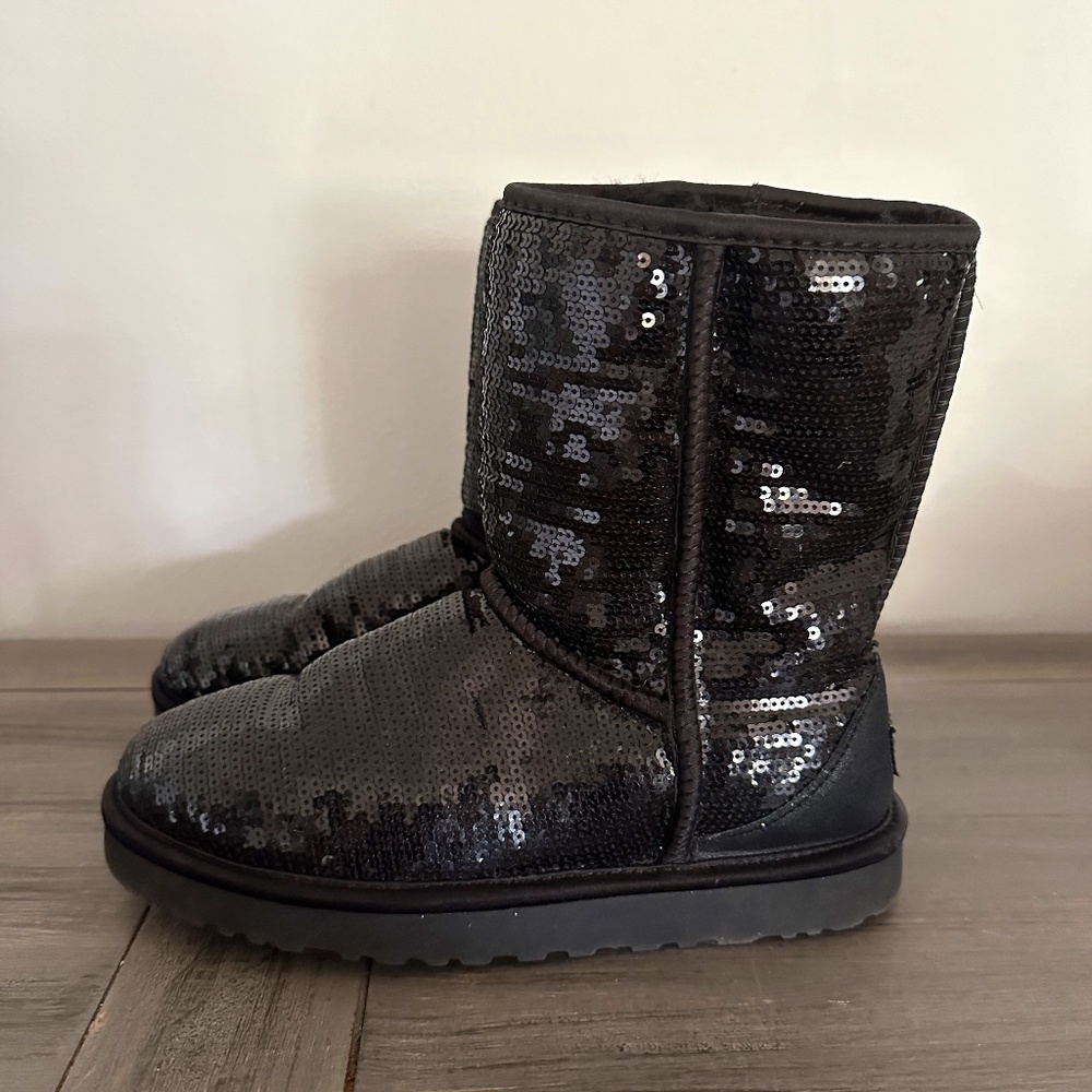 UGG Classic Short Black Sequin Boot Size 7